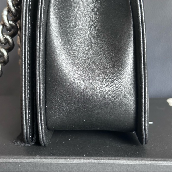 Chanel Boy Medium - Picture 11 of 15